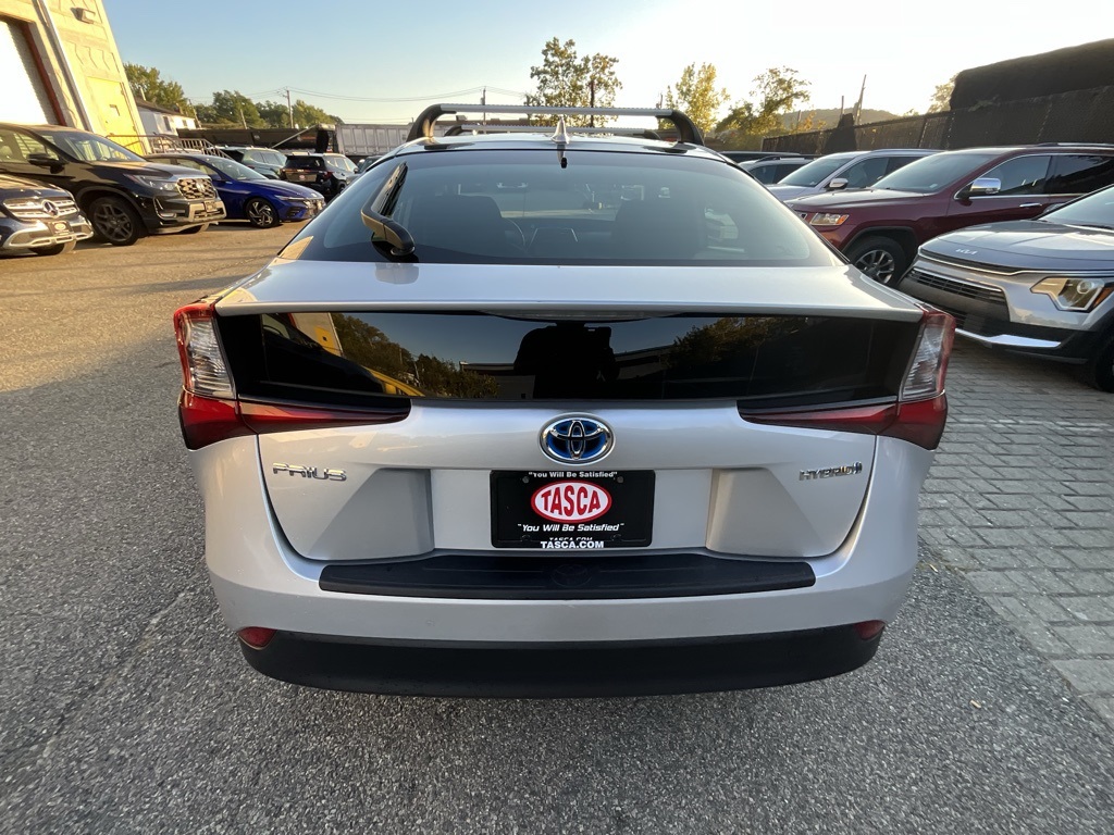 2019 Toyota Prius L photo 3