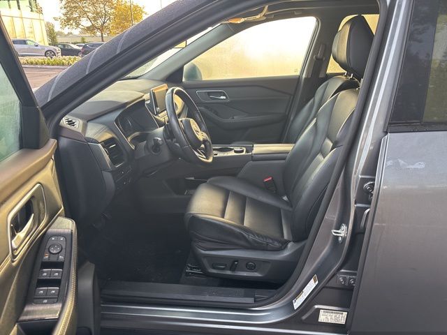 2021 Nissan Rogue SV photo 5