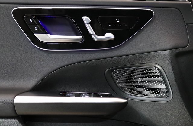 2025 Mercedes Benz C 300 4MATIC photo 3