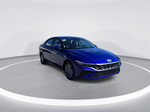 2024 Hyundai Elantra SEL photo 2