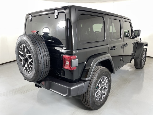2025 Jeep Wrangler Sahara photo 8