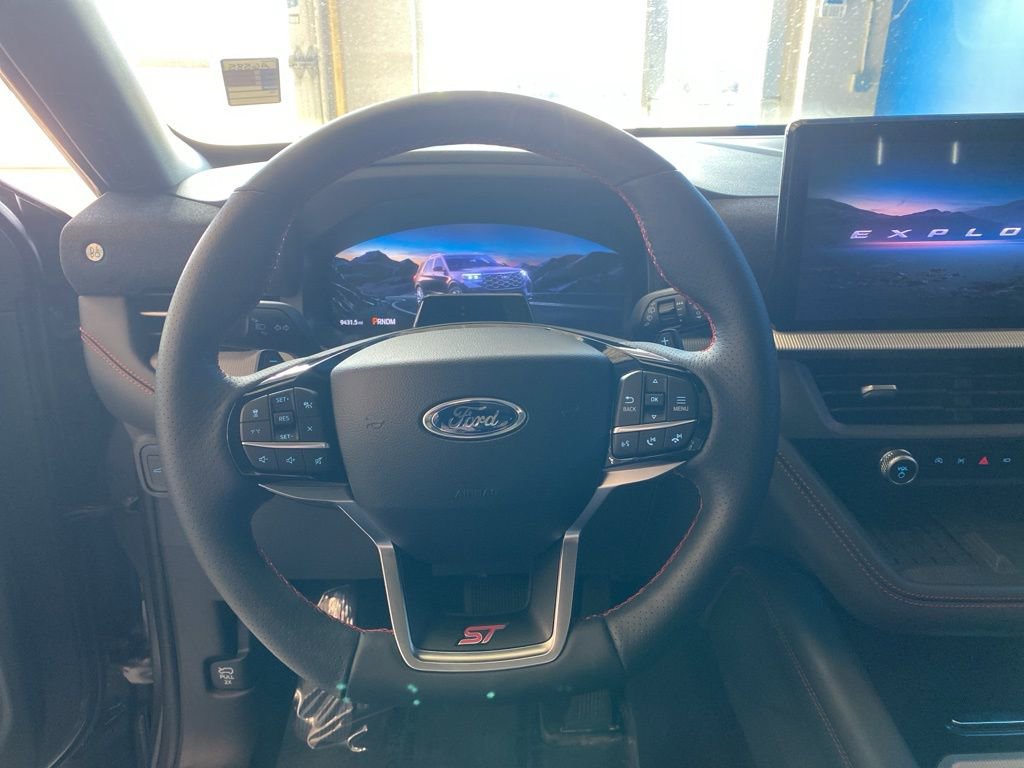 2025 Ford Explorer ST photo 6