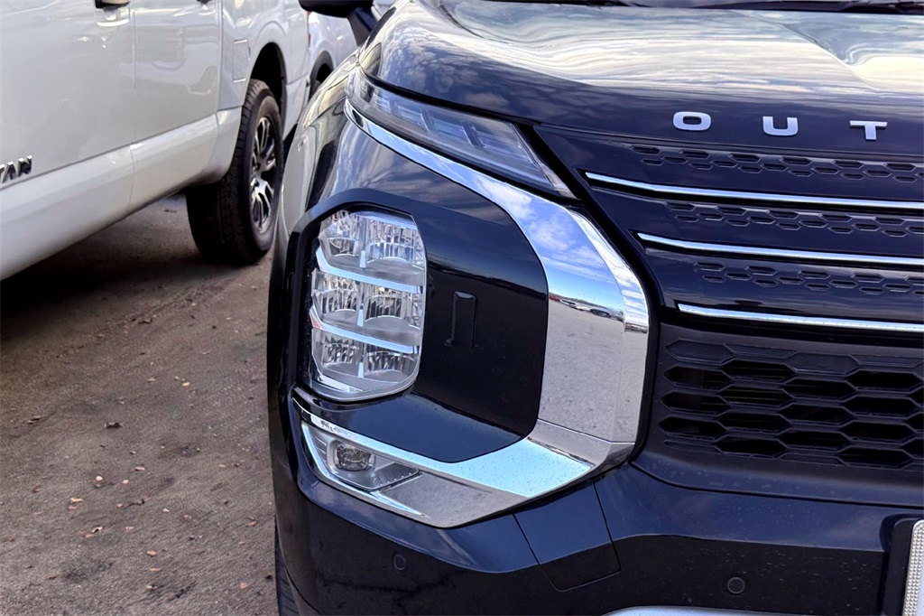 2024 Mitsubishi Outlander SEL Black Edition photo 2