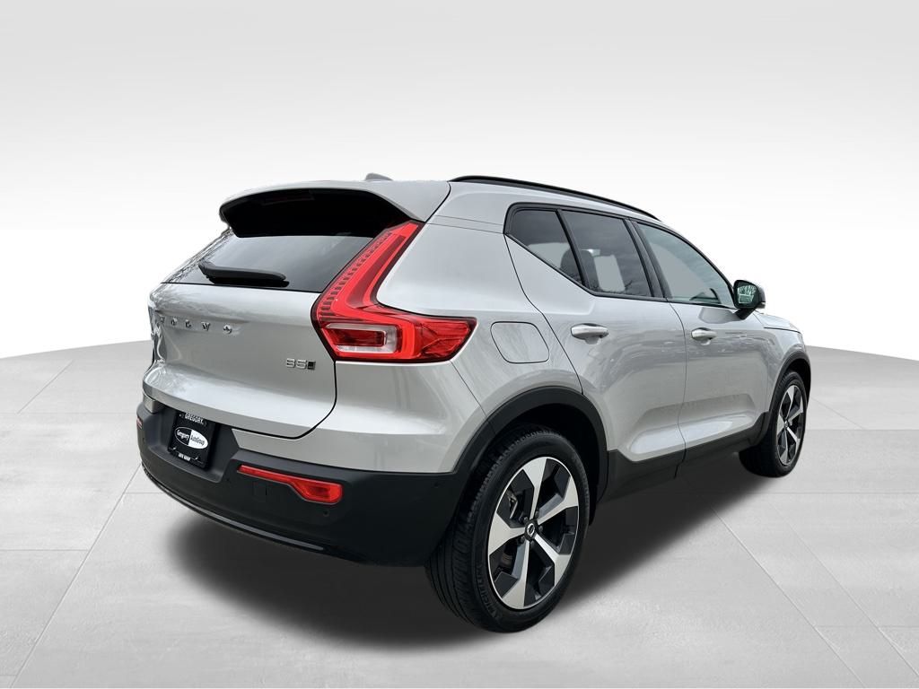 2025 Volvo XC40 Plus photo 4