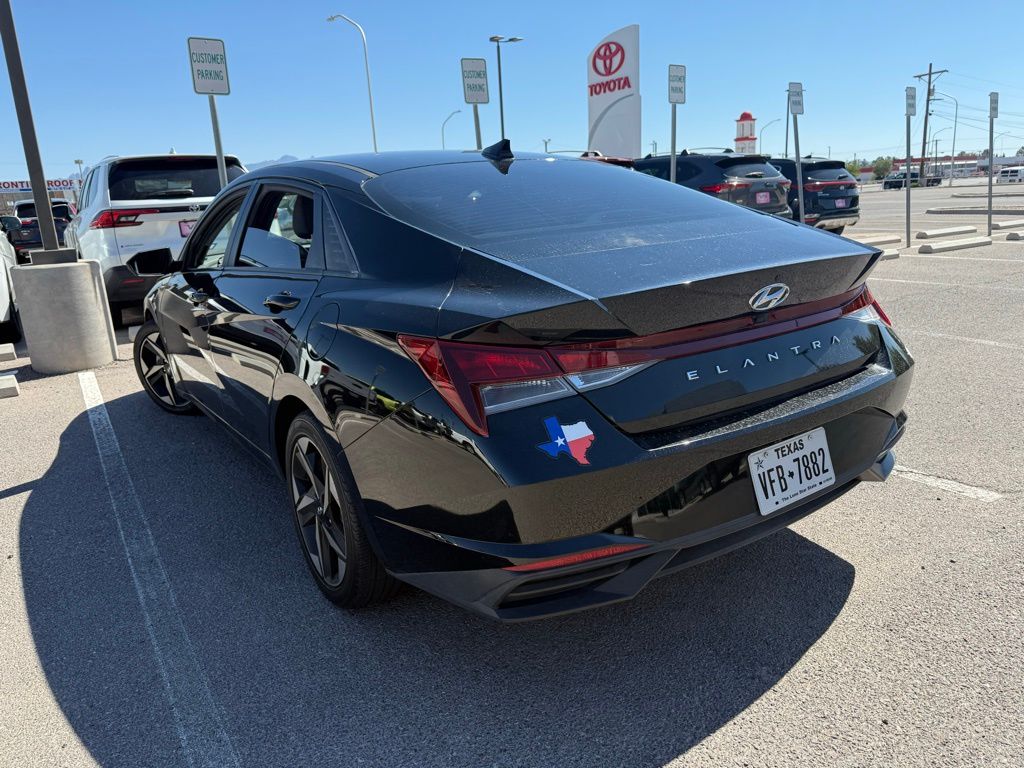 2023 Hyundai Elantra SEL photo 4