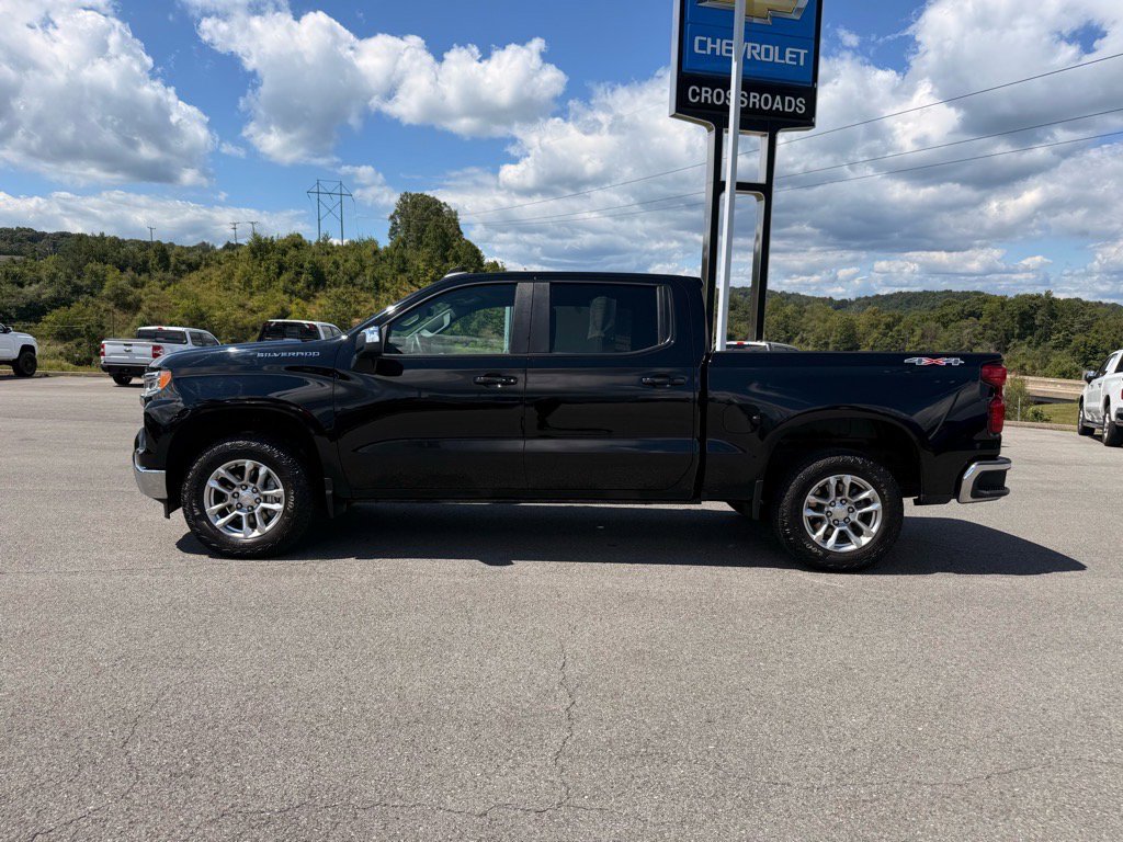 2023 Chevrolet Silverado 1500 LT photo 2