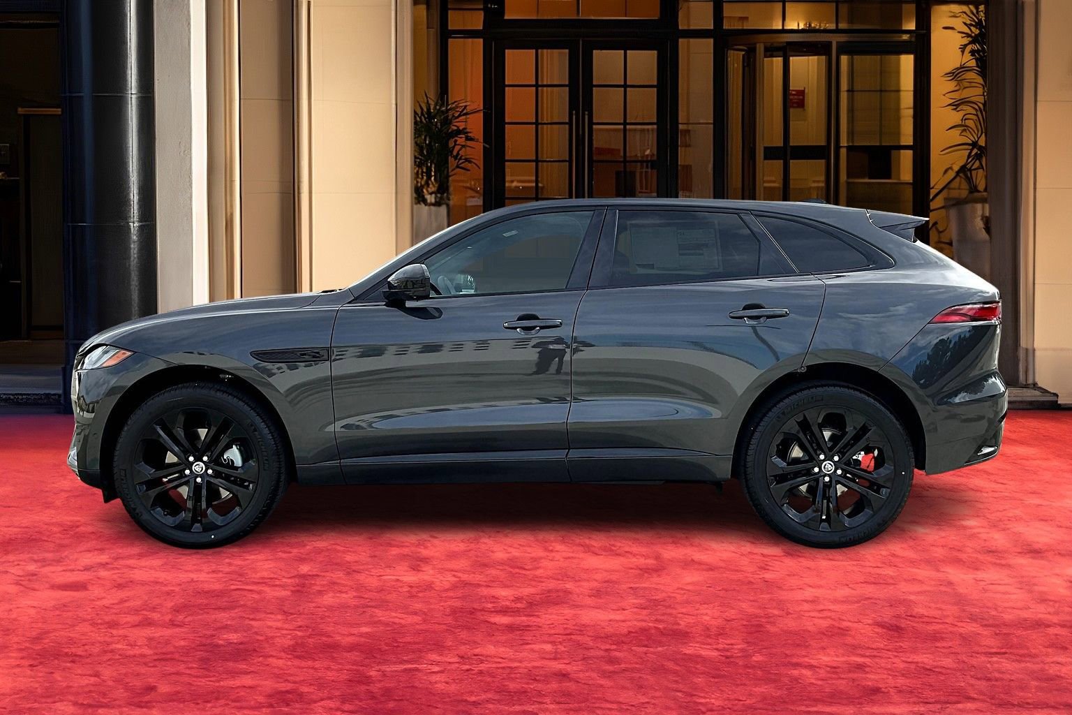2025 Jaguar F-PACE P250 R-Dynamic S photo 2