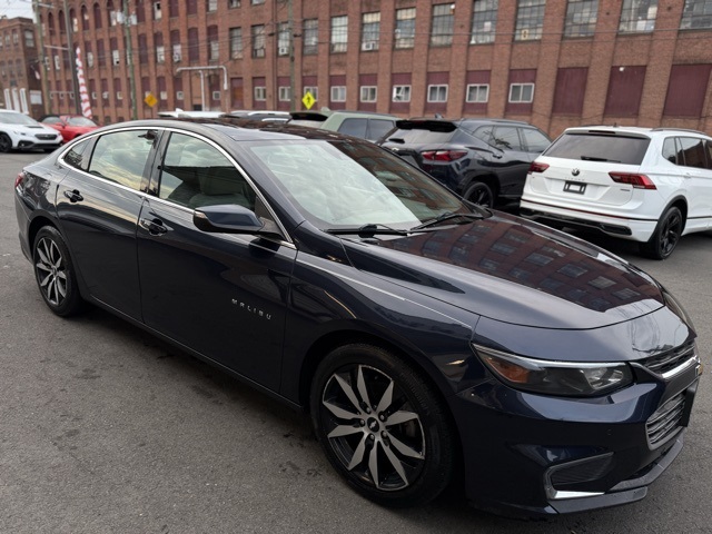 2017 Chevrolet Malibu 1LT photo 3