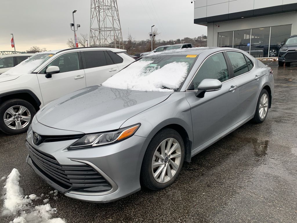 2024 Toyota Camry LE's photo