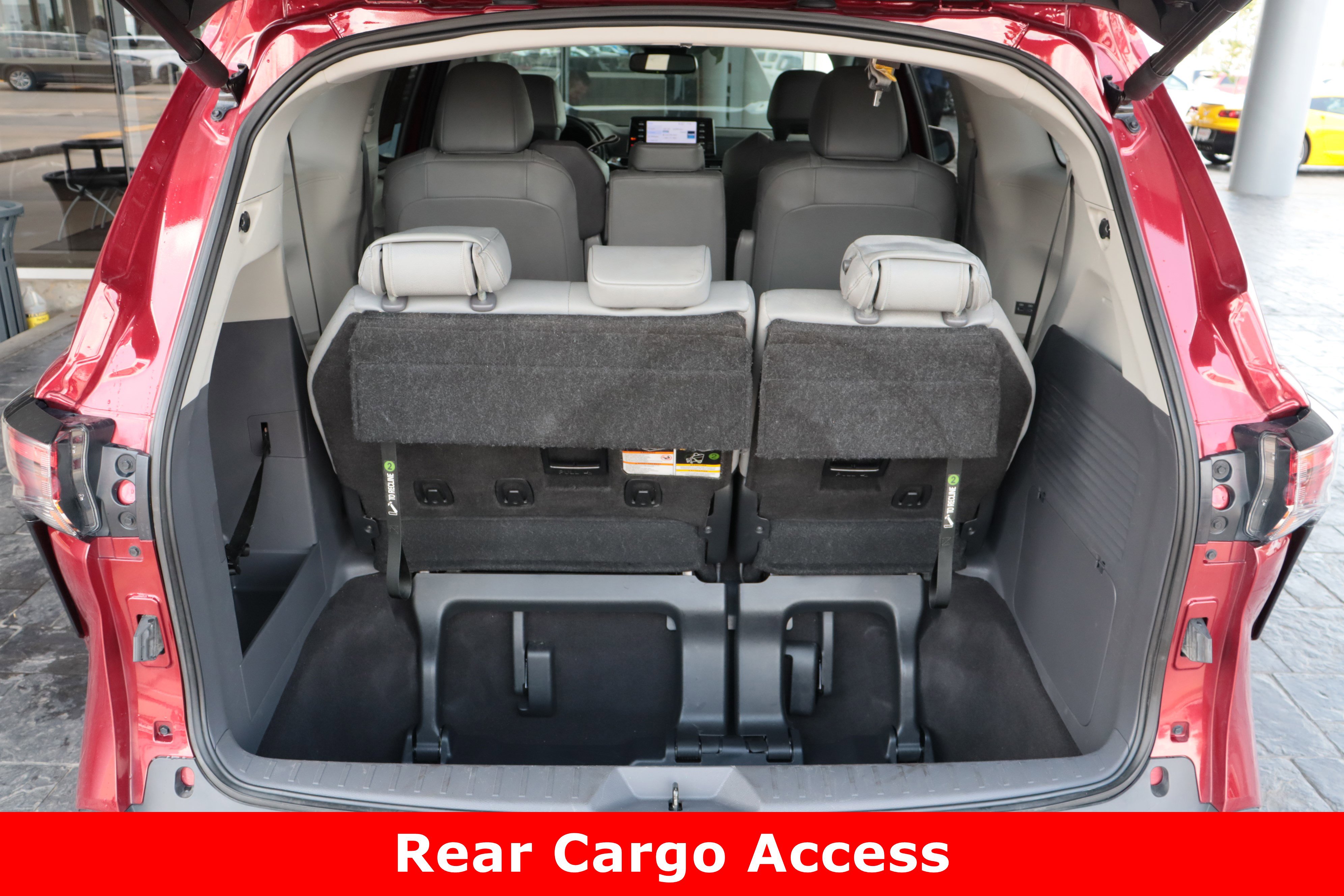 2023 Toyota Sienna XLE photo 31