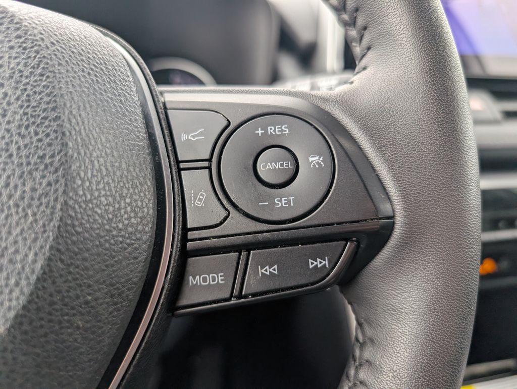 2024 Toyota RAV4 Hybrid XLE photo 14