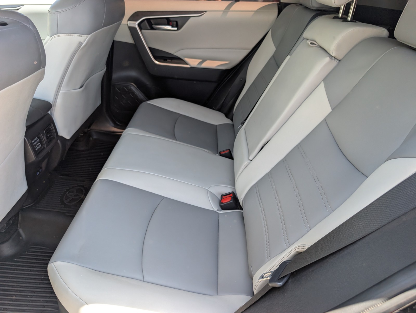 Used 2022 Midnight Black Metallic Toyota Hybrid XLE Premium image 22