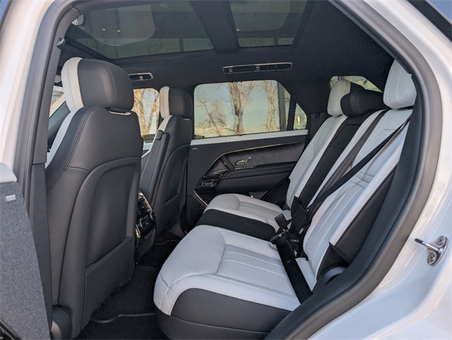2025 Land Rover Range Rover Sport SE photo 6
