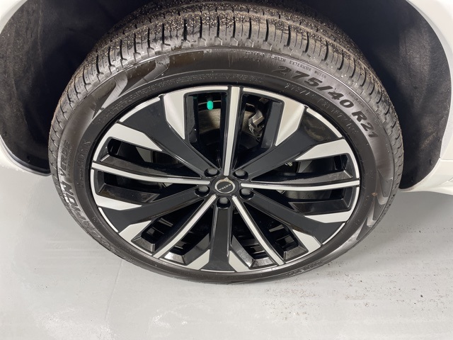 2025 Volvo XC90 T8 photo 11