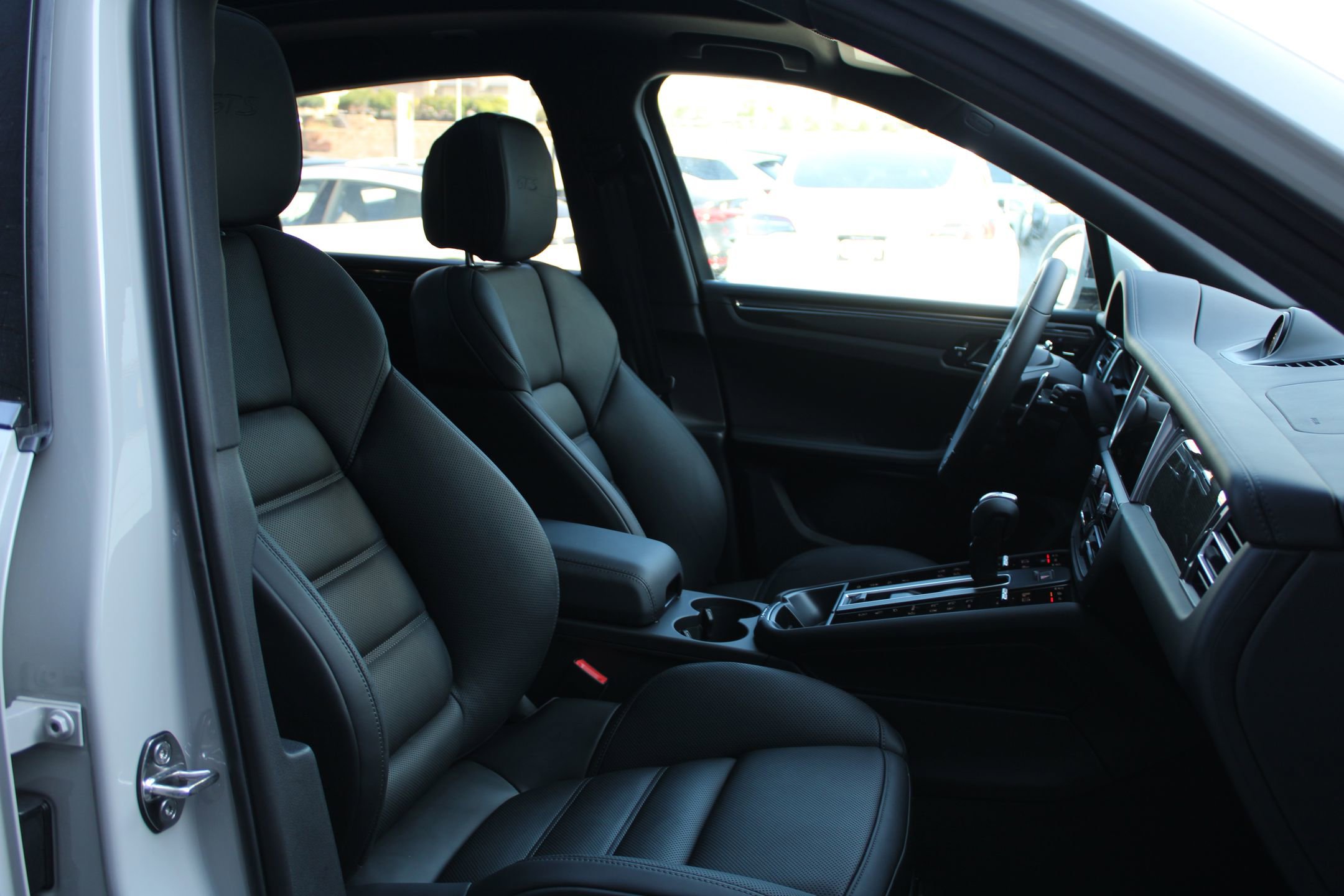 2026 Porsche Macan GTS photo 23