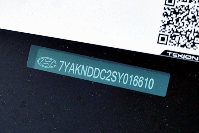 Used 2025 White Hyundai SEL image 33