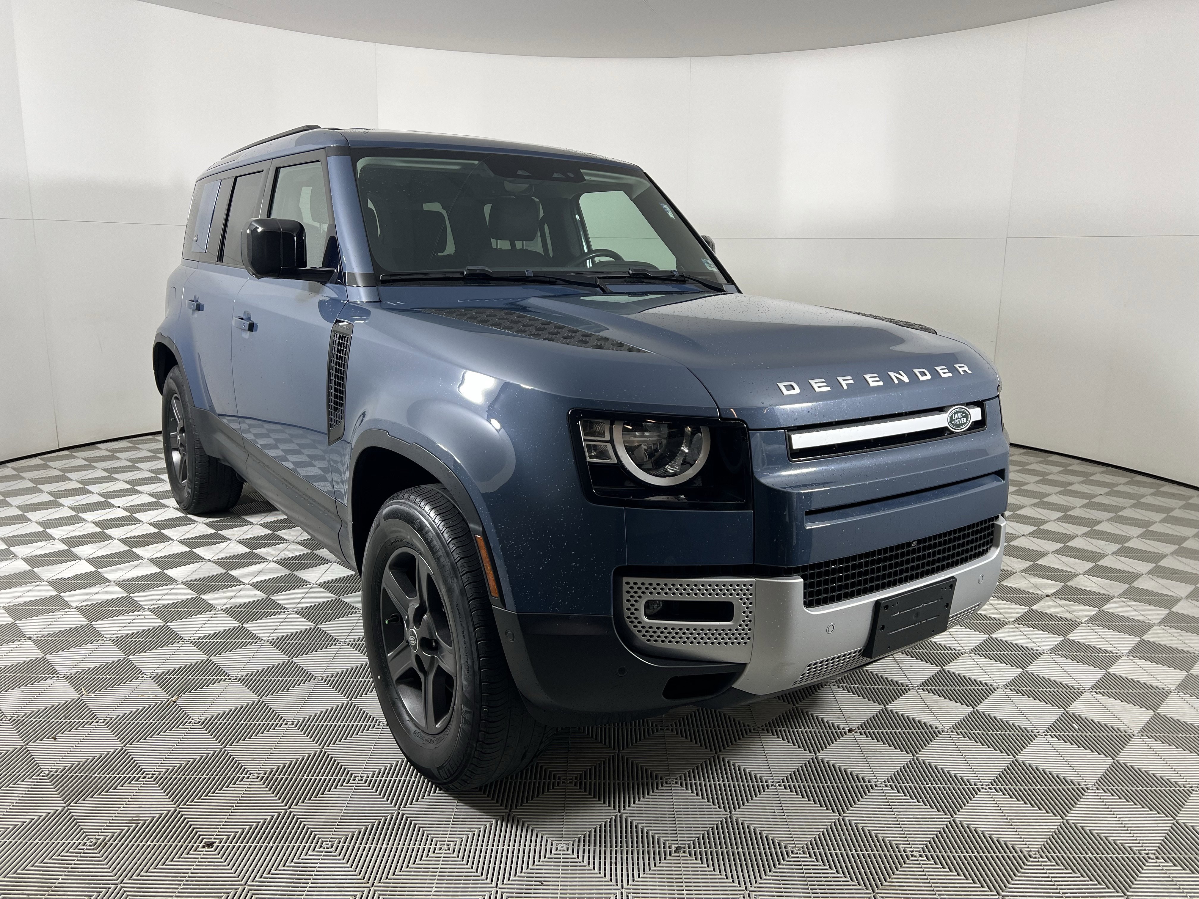 2023 Land Rover Defender Standard's photo