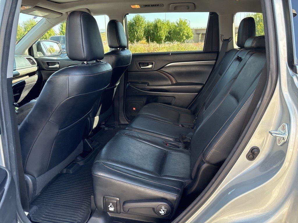 2017 Toyota Highlander Limited Platinum photo 11