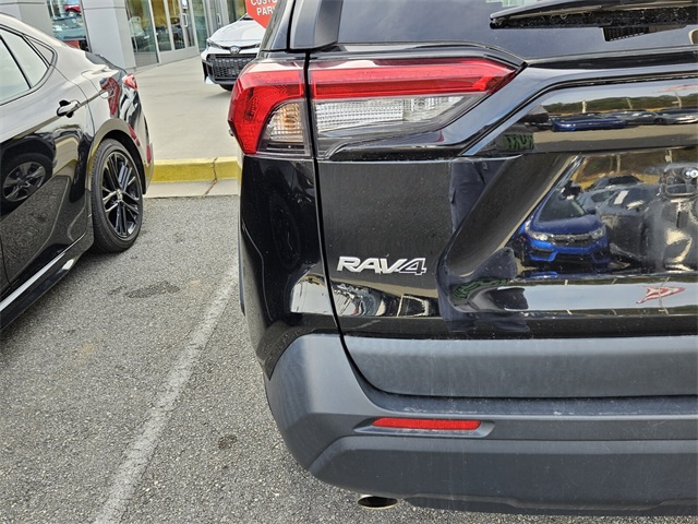 2023 Toyota RAV4 XLE photo 3