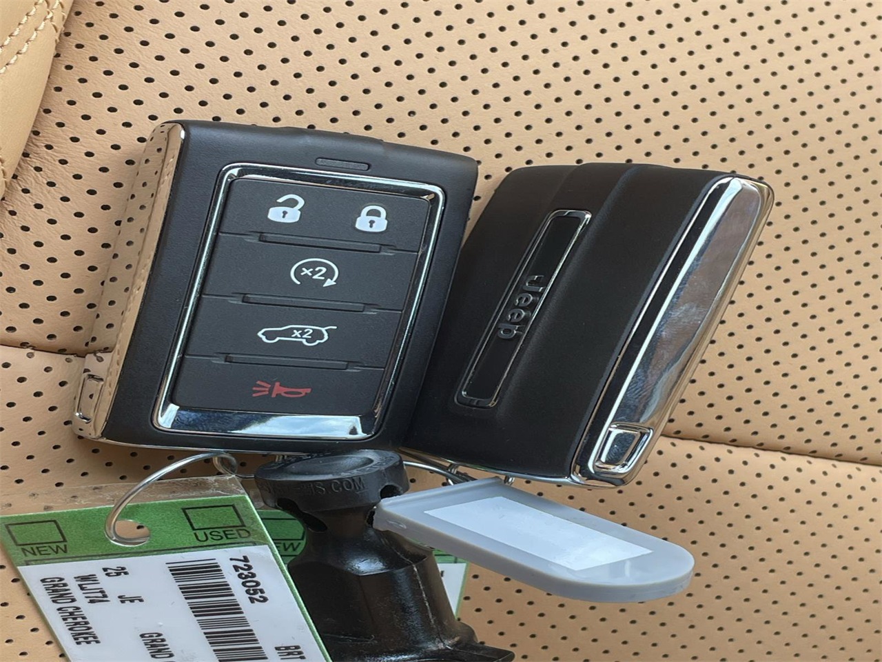 2025 Jeep Grand Cherokee Summit Reserve photo 23