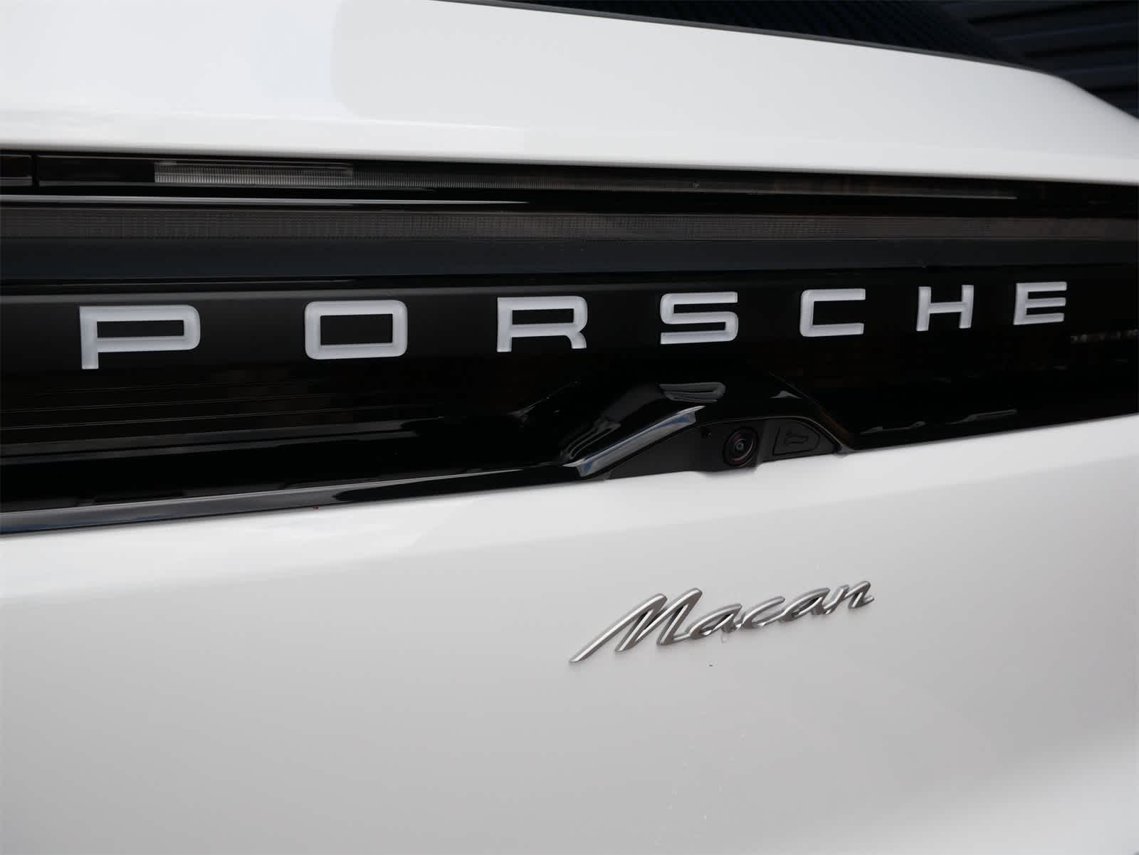 2025 Porsche Macan Electric 4 photo 21