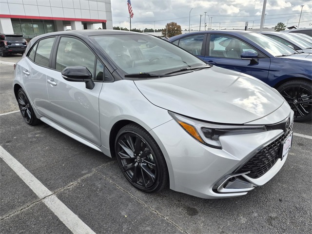 2024 Toyota Corolla Hatchback XSE's photo