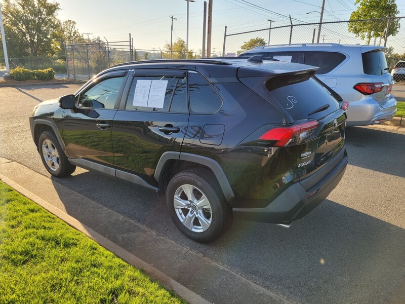 2019 Toyota RAV4 XLE photo 3