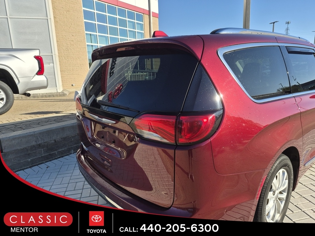 2019 Chrysler Pacifica Touring L photo 3