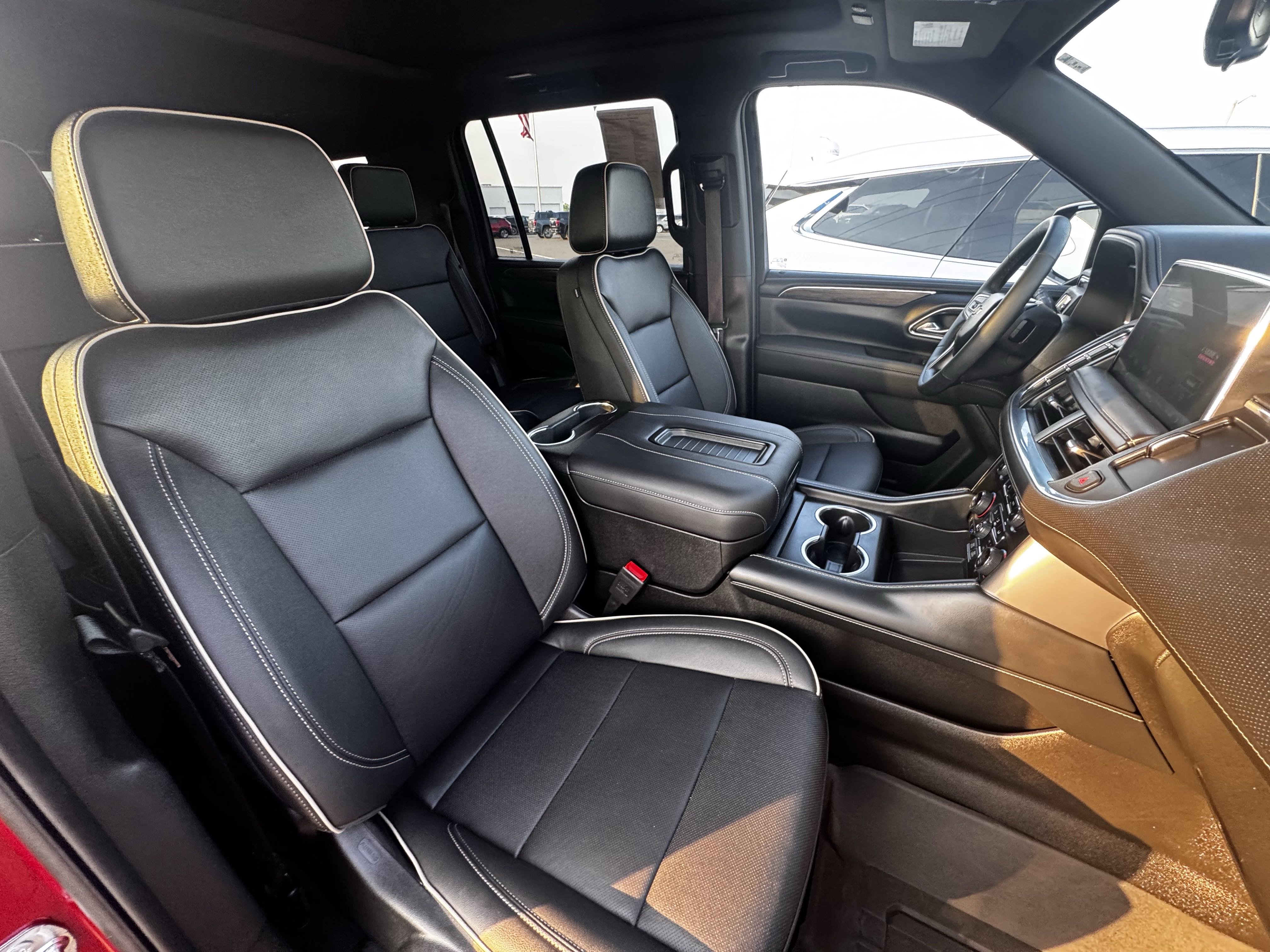 2024 Chevrolet Suburban Premier photo 5