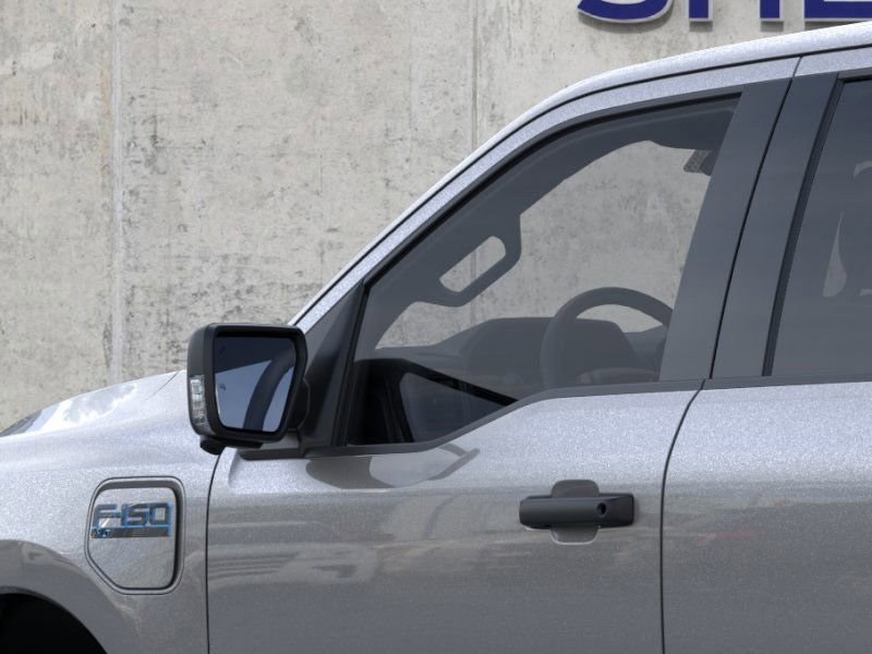 2025 Ford F-150 Lightning XLT photo 18