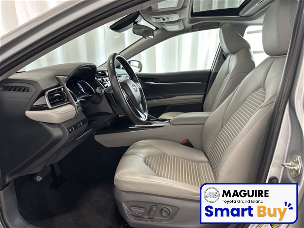 2020 Toyota Camry SE photo 4