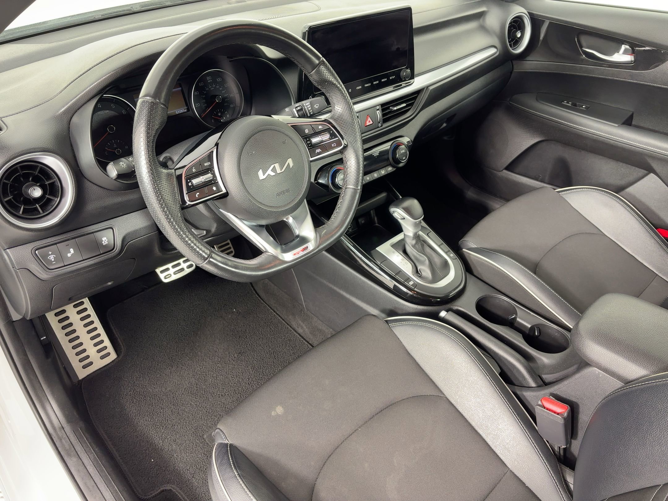 2023 Kia Forte GT-Line photo 2