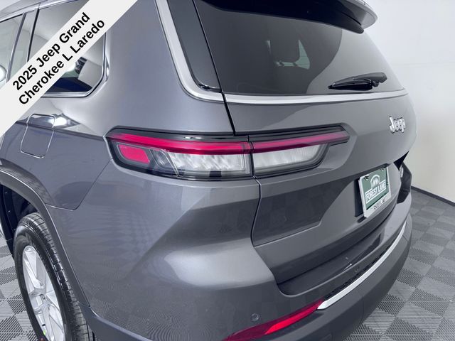 2025 Jeep Grand Cherokee Laredo photo 13