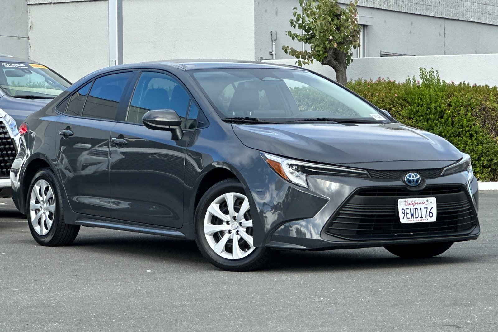 2023 Toyota Corolla Hybrid LE photo 2