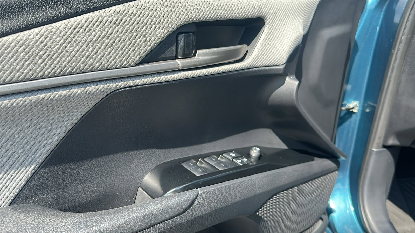 2025 Toyota Camry XLE photo 9