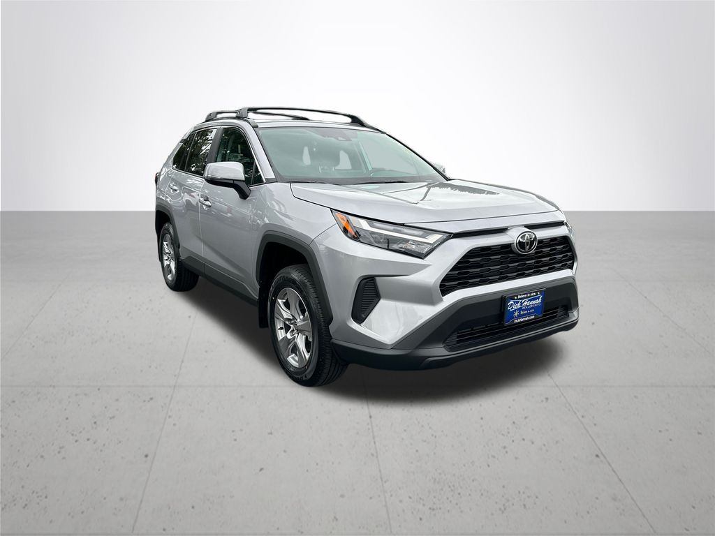 2025 Toyota RAV4 XLE photo 5
