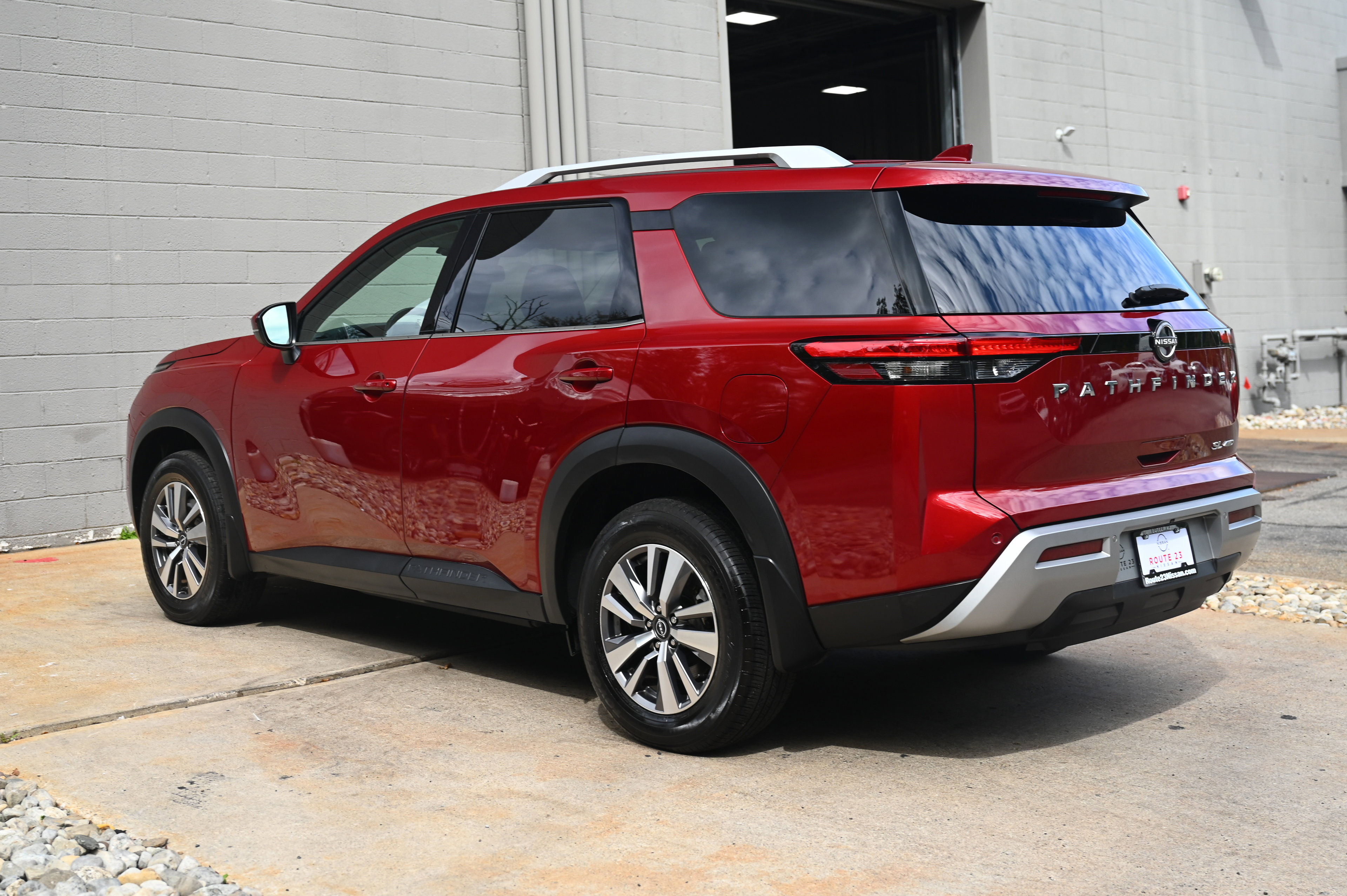 2022 Nissan Pathfinder SL photo 5