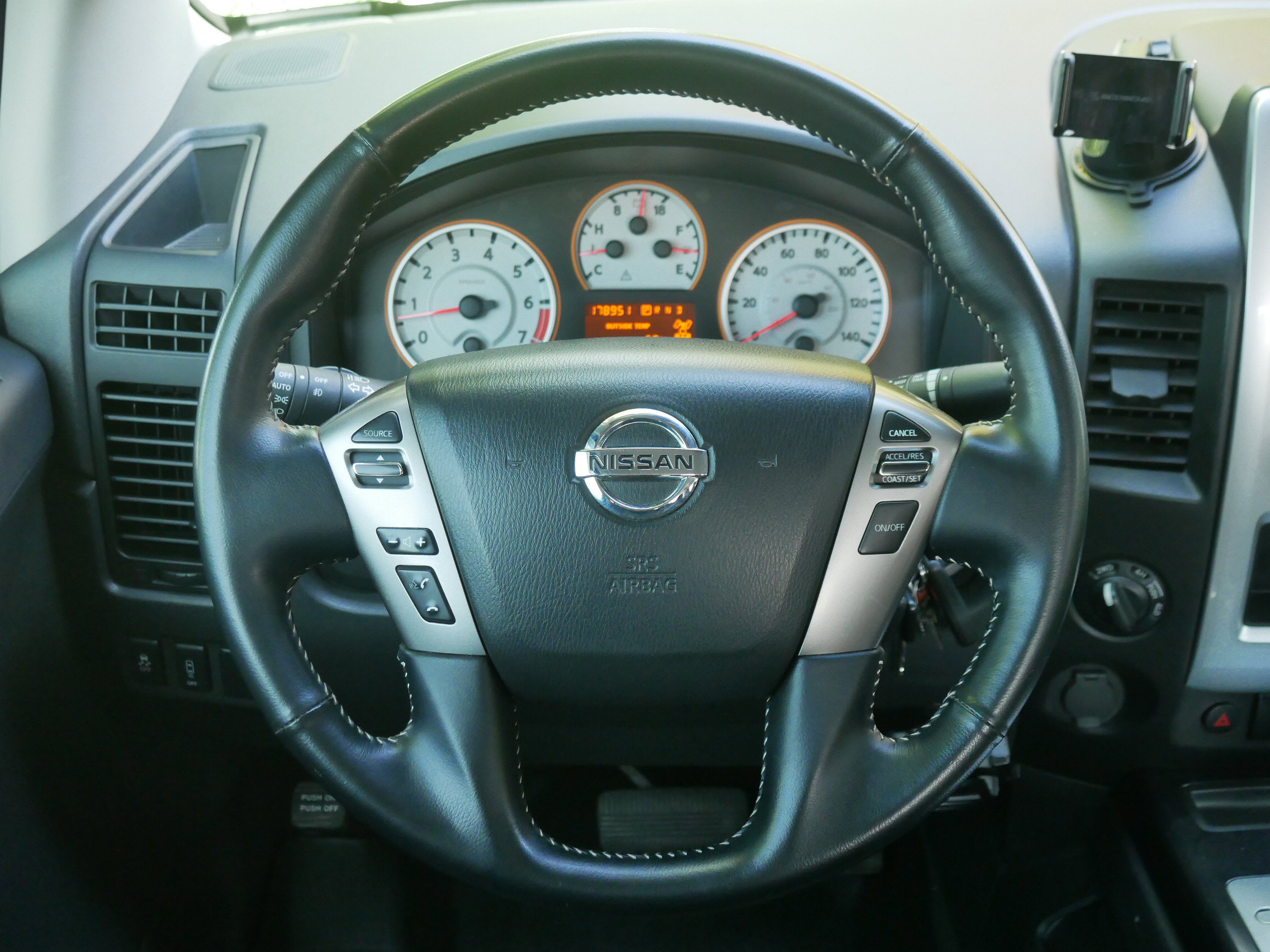 2013 Nissan Titan PRO-4X photo 6