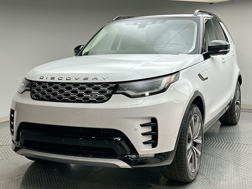 2026 Land Rover Discovery Gemini Edition's photo