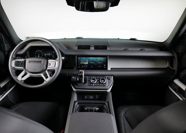 2024 Land Rover Defender 90 S photo 4