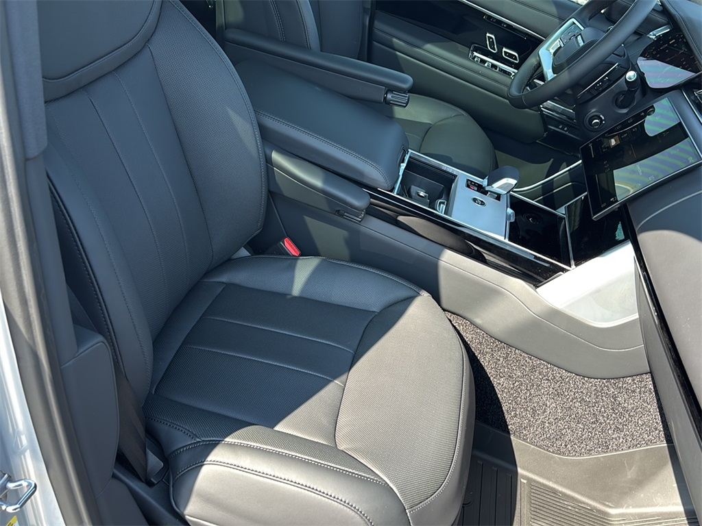 2025 Land Rover Range Rover SE photo 14