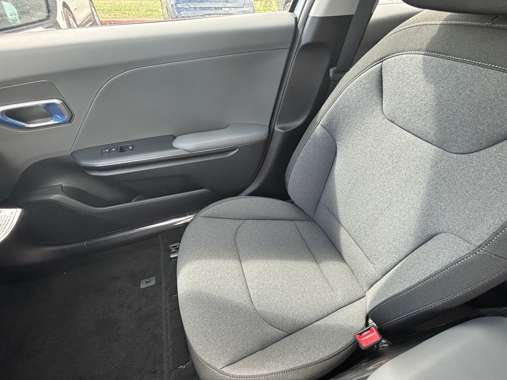 2025 Kia K4 LXS photo 13
