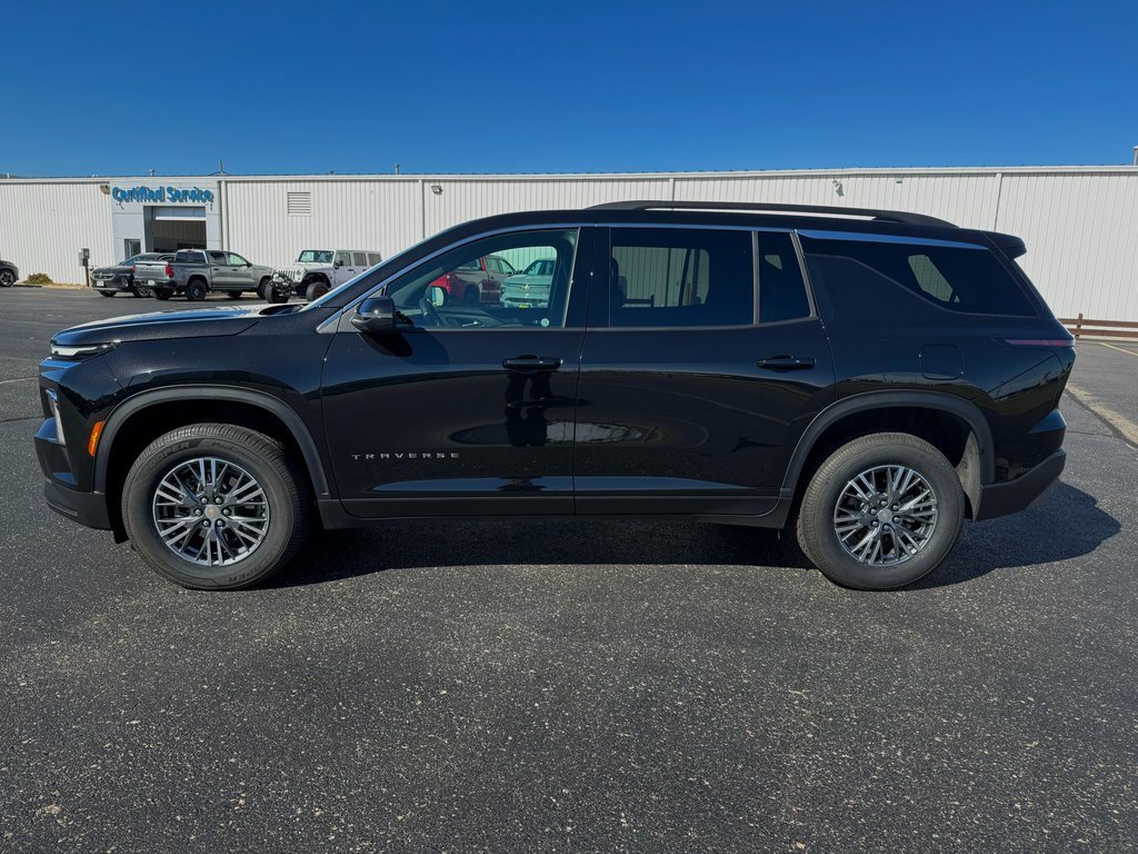 2025 Chevrolet Traverse photo 2