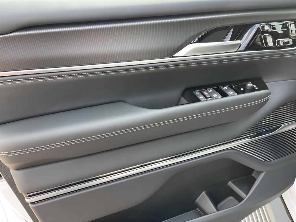 2025 Jeep Grand Wagoneer II photo 32