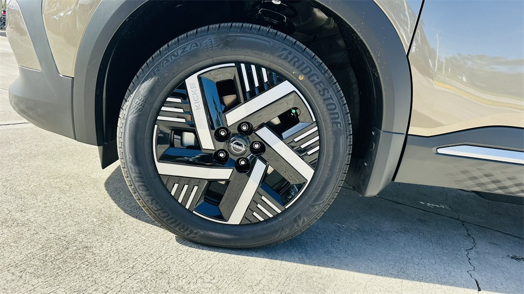 2026 Nissan Kicks SV photo 8