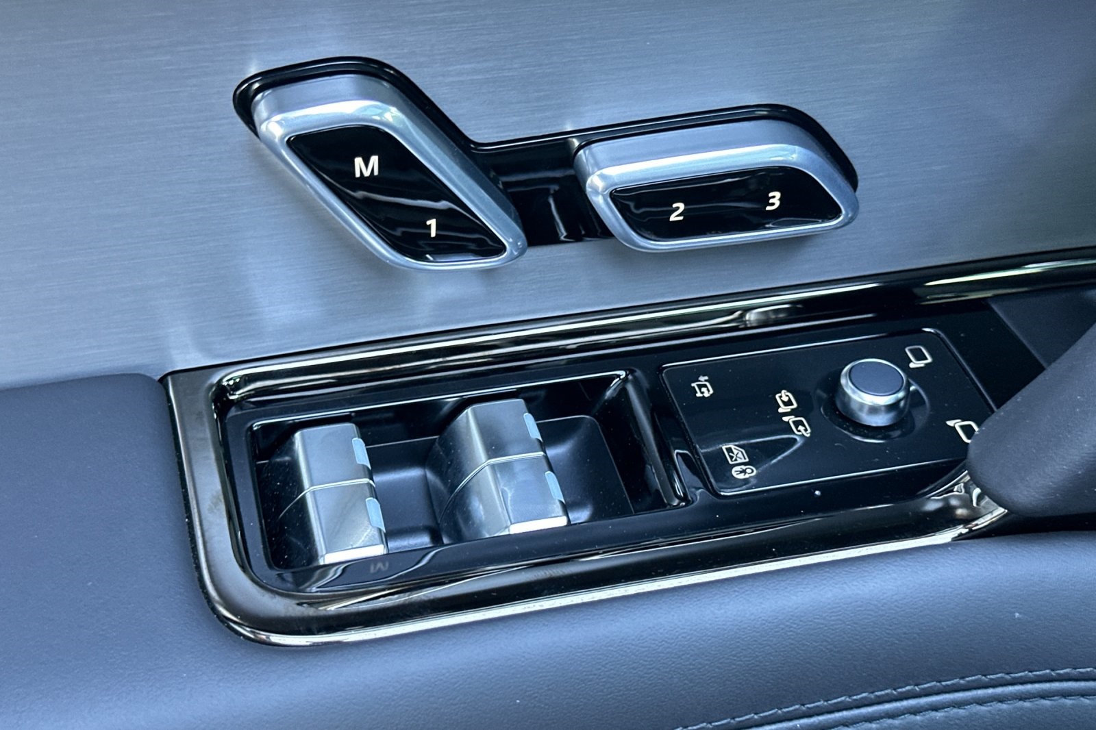 2025 Land Rover Range Rover Sport SE photo 12