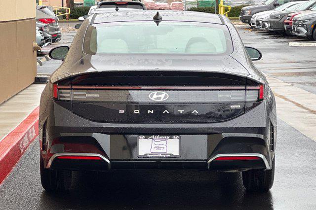 2025 Hyundai Sonata Hybrid SEL photo 6