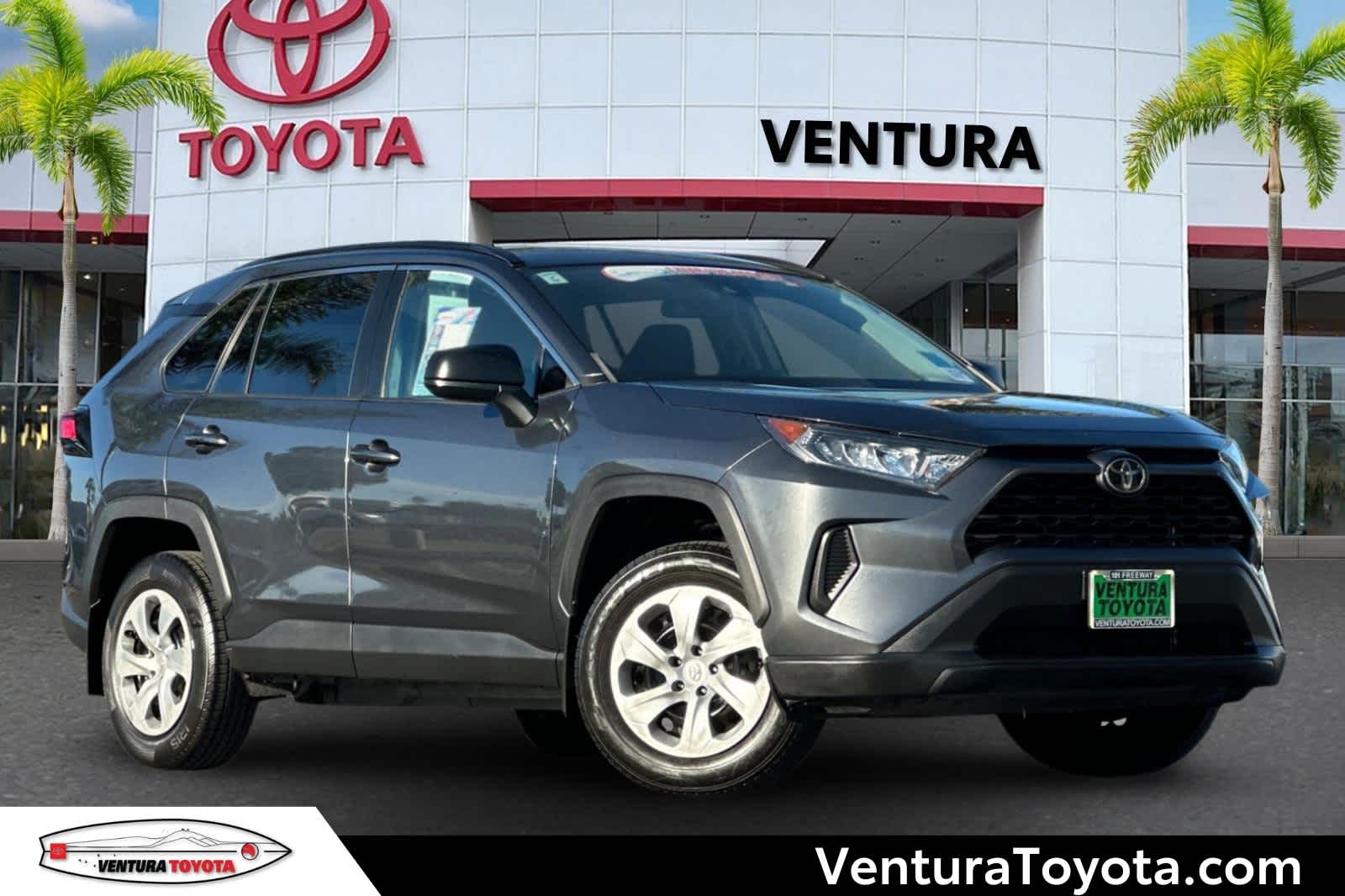 2021 Toyota RAV4 LE's photo