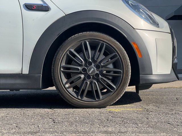 2023 Mini Cooper 2 Door Hardtop Signature photo 2