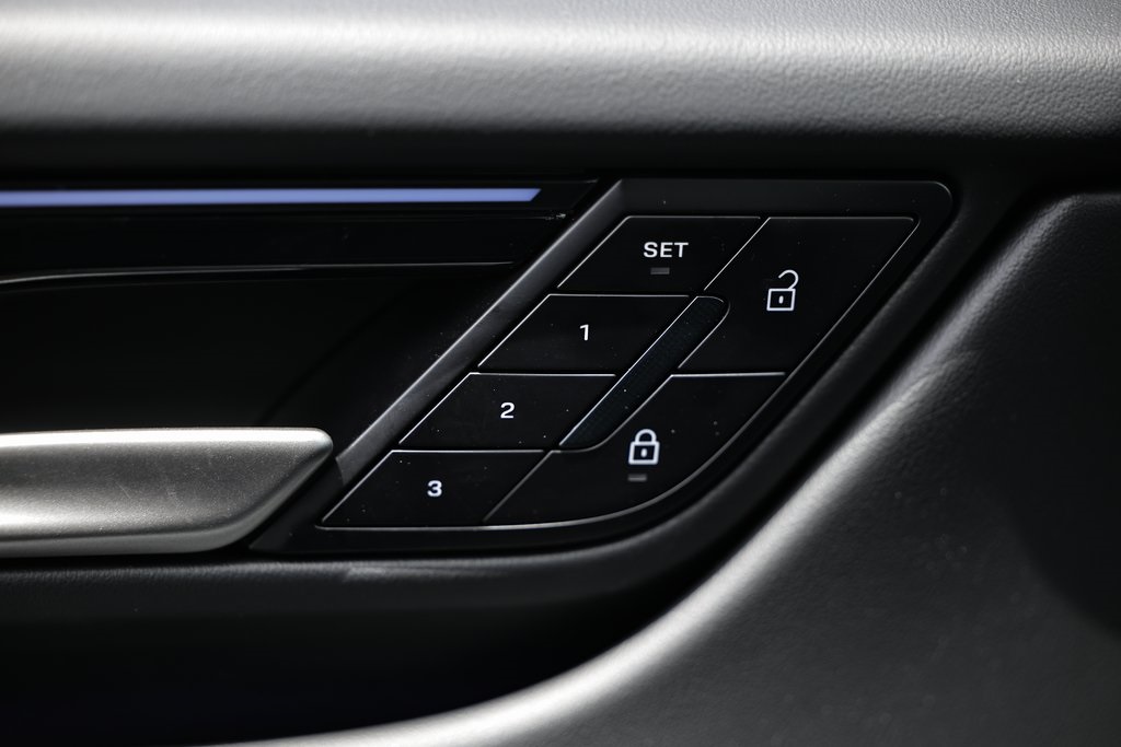 2024 Porsche Macan Electric 4 photo 13